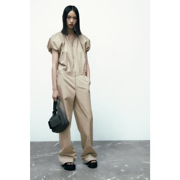 NWT Zara Voluminous Jumpsuit XS Khaki Beige Zip Flight Suit Utility Minimalist - Picture 1 of 12